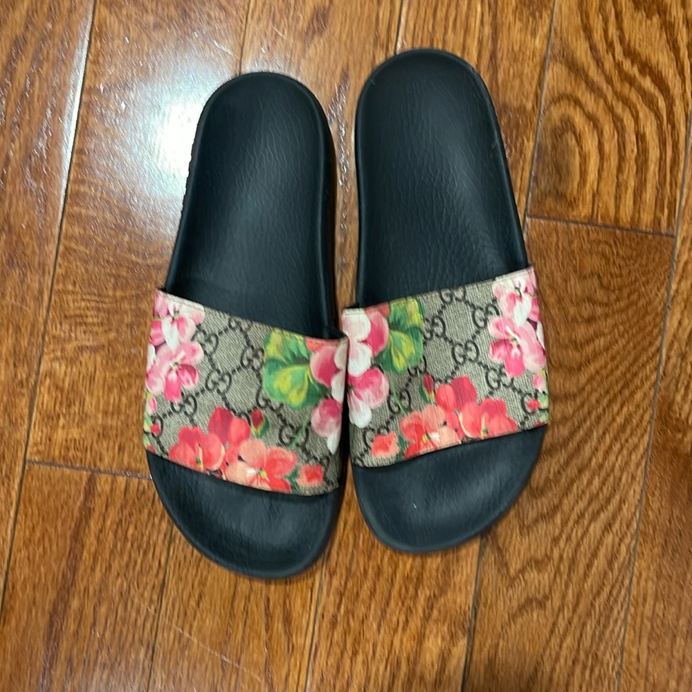 Gucci Pursuit Pool Slides